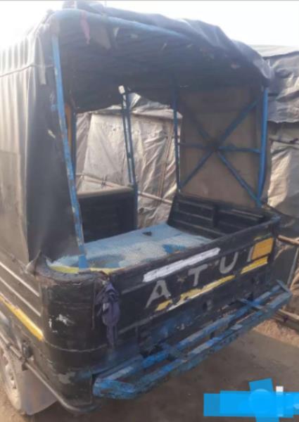 Bajaj RE image 3